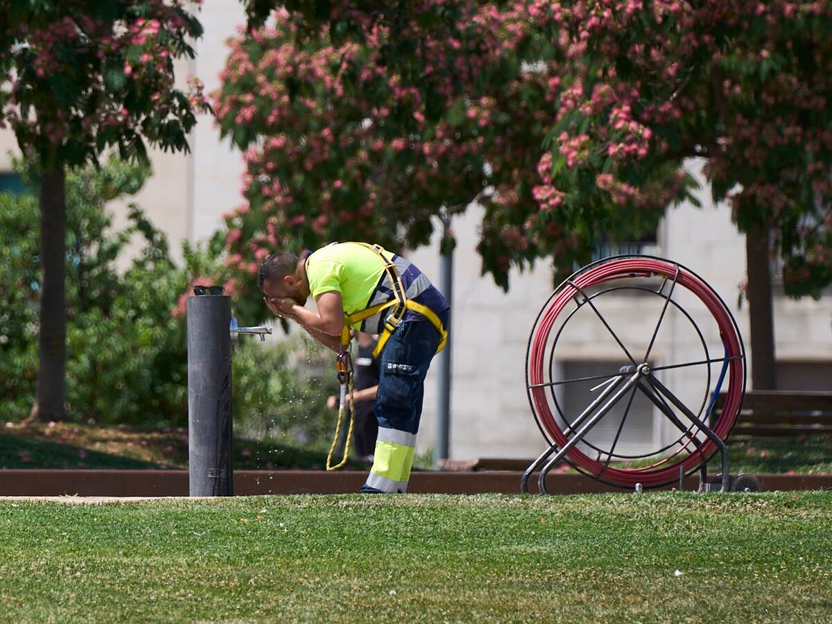 Trabajar durante la ola de calor: ¿Qué contempla la Ley de Prevención de Riesgos Laborales?