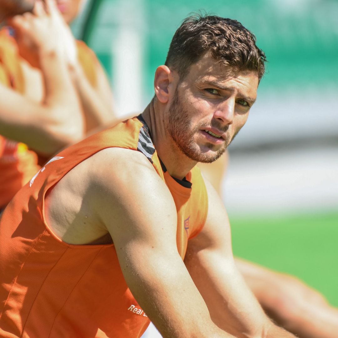 Lucas Boyé durante un descanso en un entrenamiento 