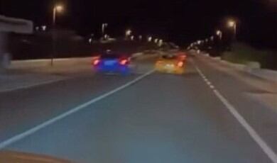 Los dos coches participantes en una carrera ilegal en Lanzarote.