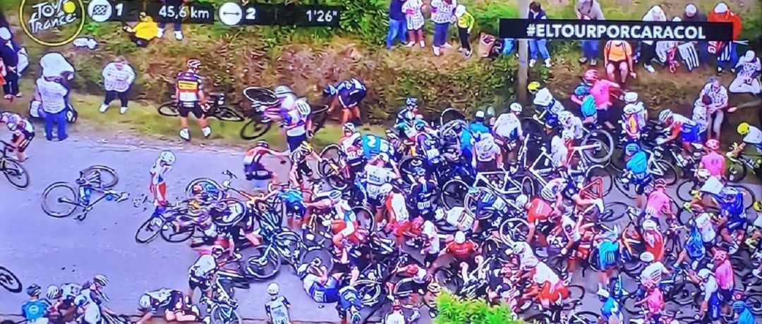 Accidente multitudinario en el Tour de France