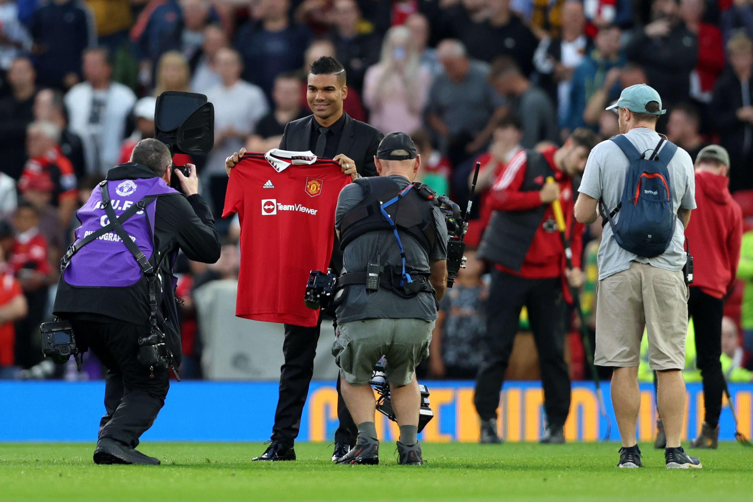 Casemiro, durante su presentación en Old Trafford.