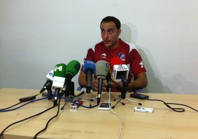 Irujo atiende a los medios en la sala de prensa del Atano III