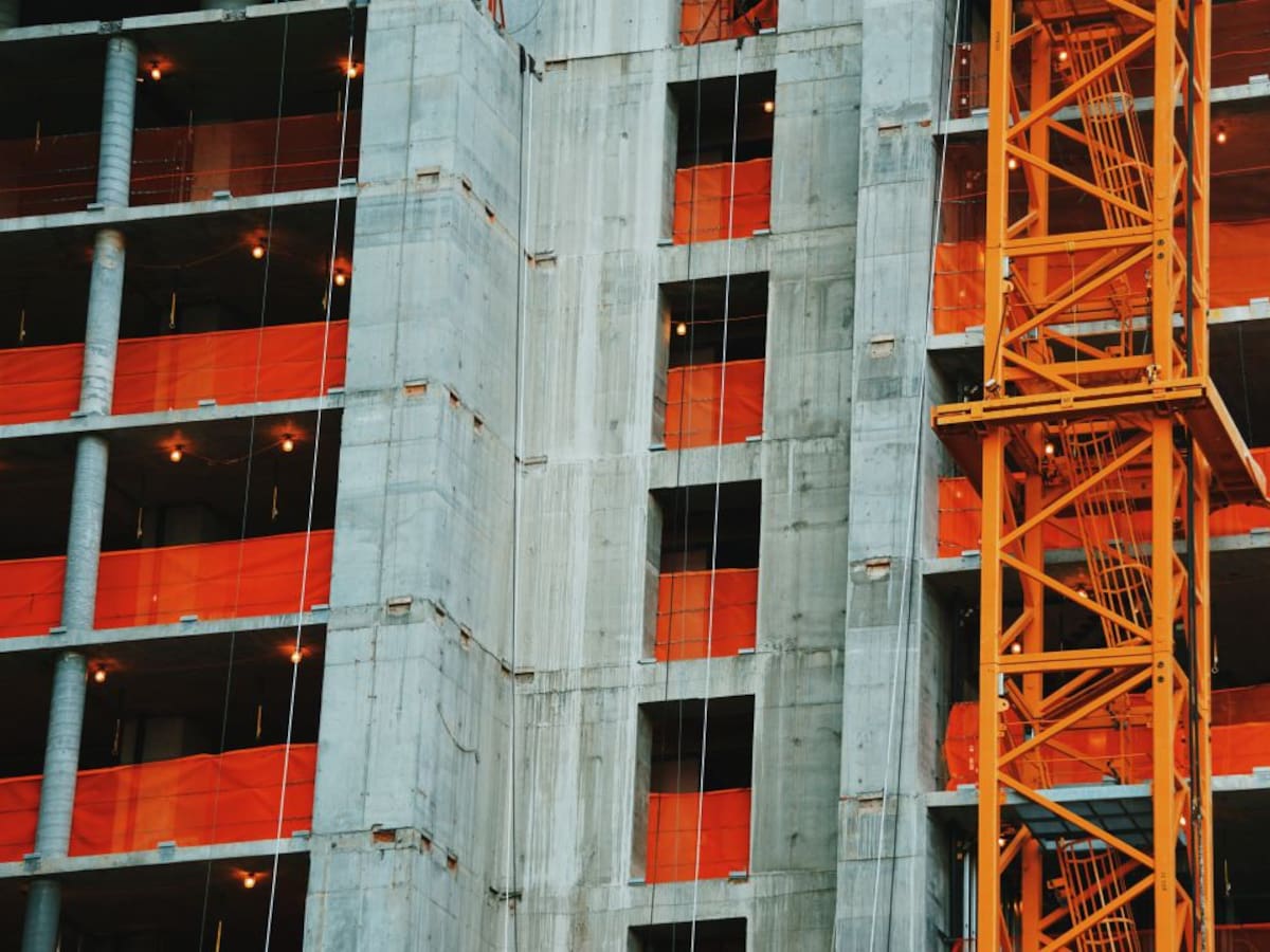 La reactivación de la industria y la construcción sacan del paro a 325 personas en Alicante