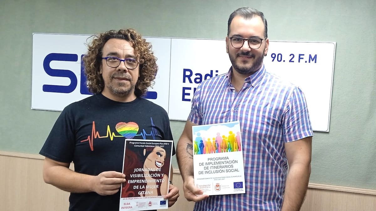 Jorge León y Ramón Mira, trabajadores sociales en Elda, sobre la jornada para visibilizar la importancia de la mujer en la cultura gitana