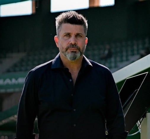 Christian Bragarnik posa en el estadio Martínez Valero