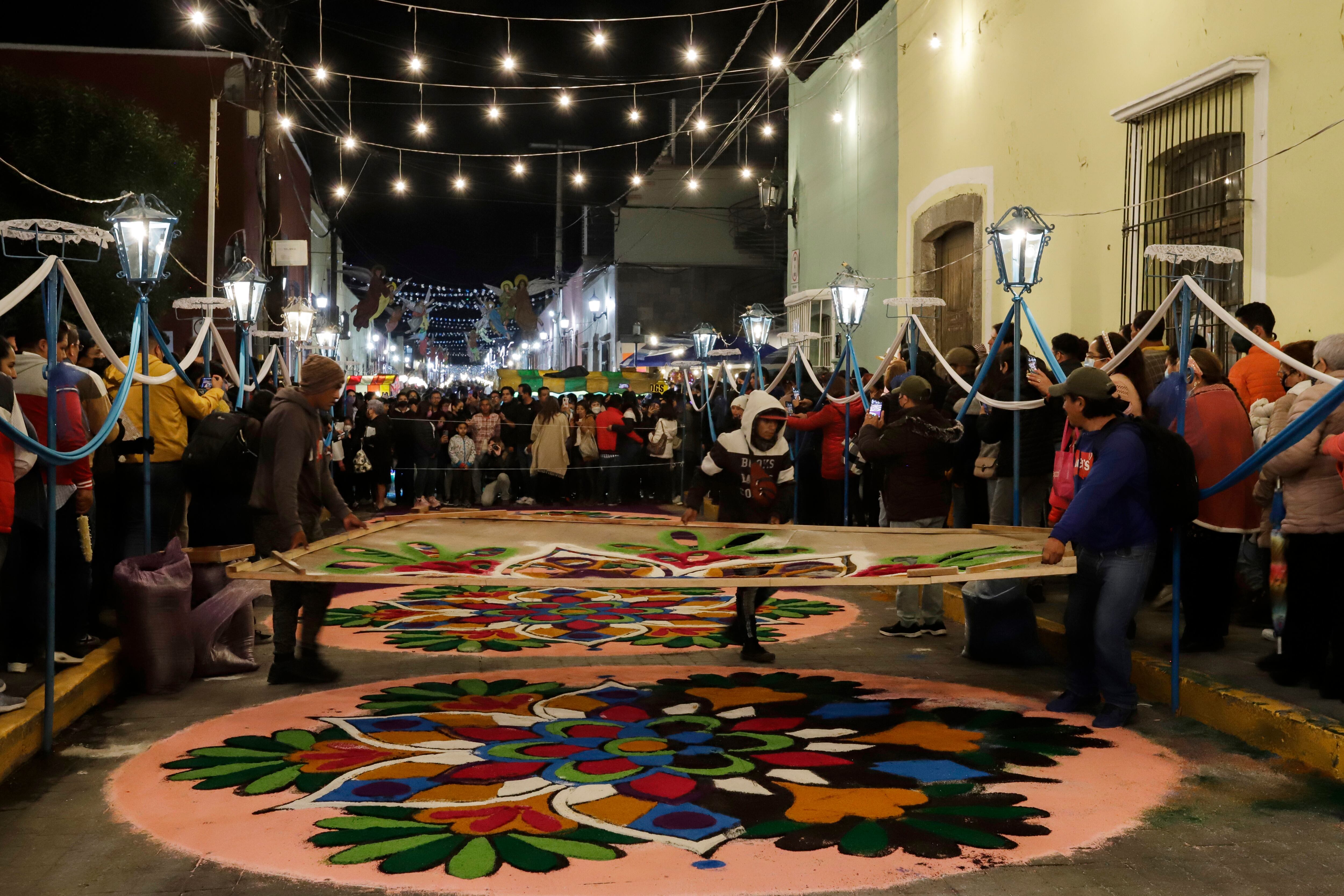 Récord Guinness del tapete más largo del mundo, en Huamantla, en el céntrico estado mexicano de Tlaxcala.