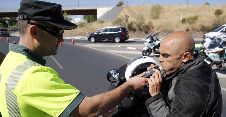 Foto de Archivo I Campaña de control del consumo de alcohol y drogas Dirección General de Tráfico