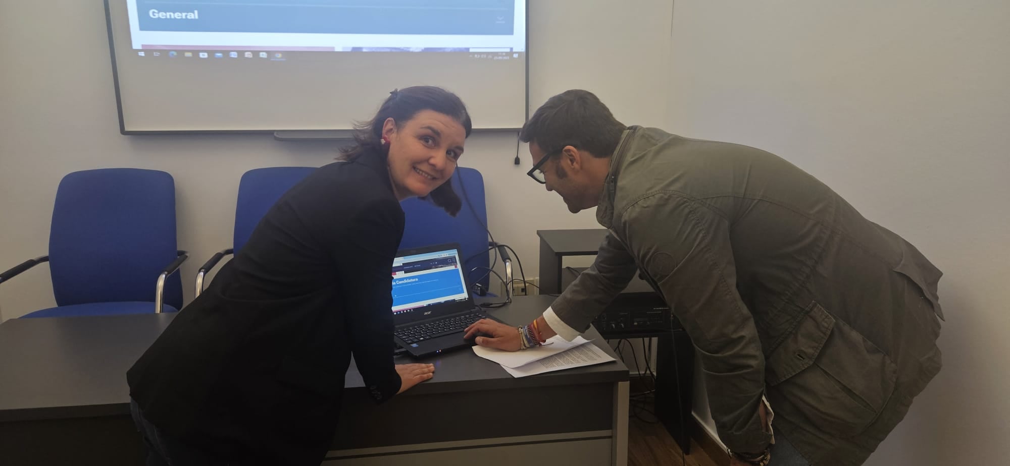 La coordinadora del consorcio Cáceres 2031, Iris Jugo, junto al concejal de Cultura del Ayuntamiento de Cáceres, Jorge Suárez