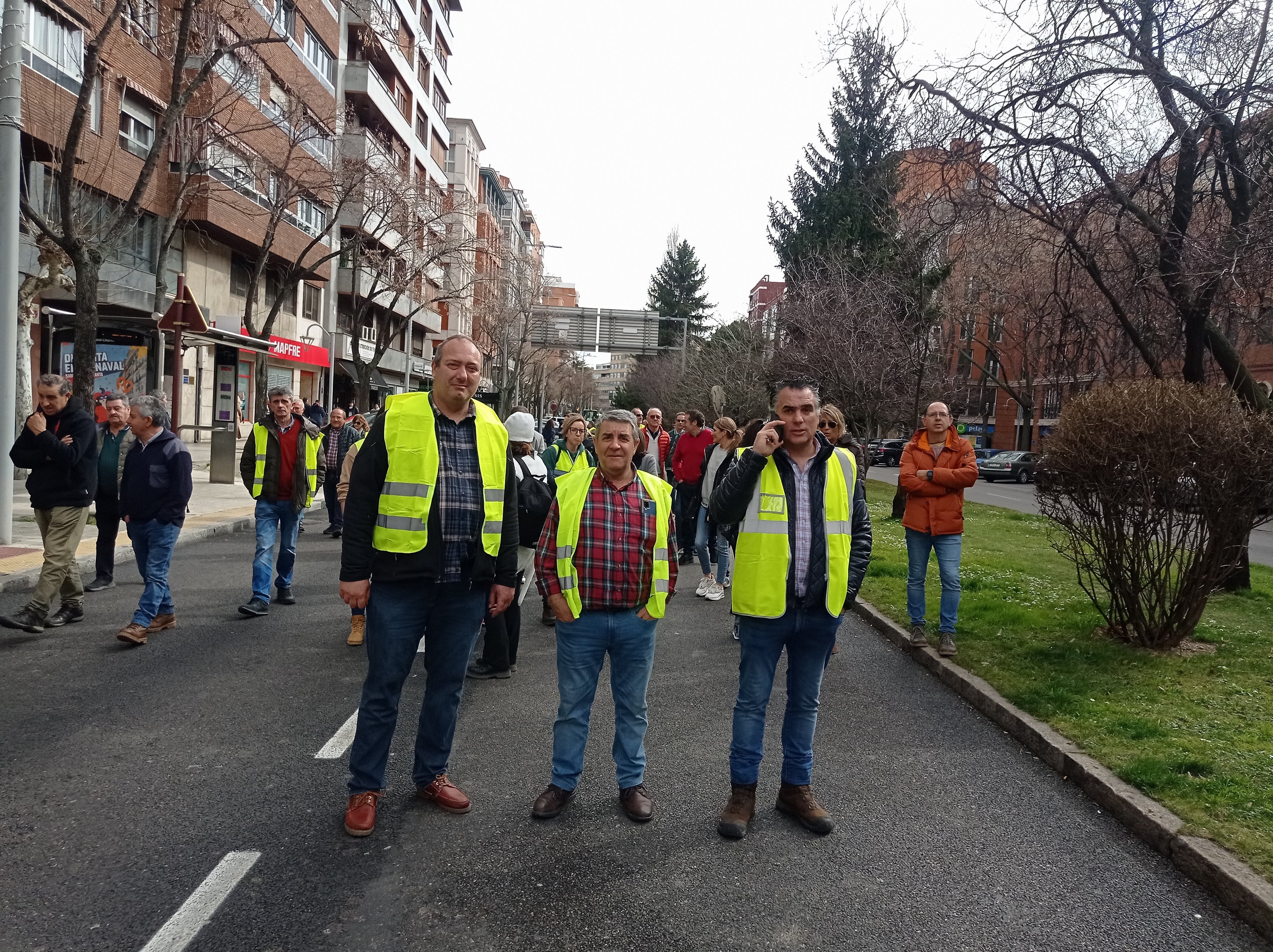 David Tejerina, COAG, Blas Donis, UPA y José Luis Marcos, Asaja, en una tractorada en Palencia