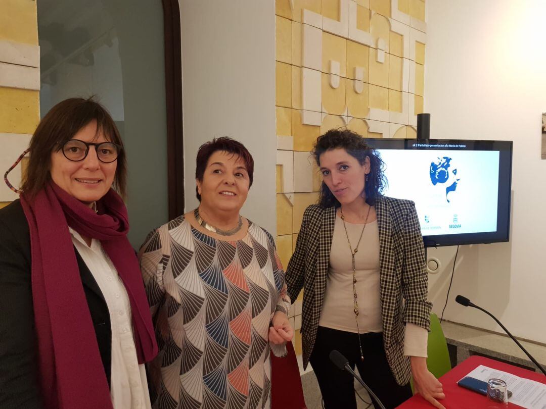 La concejala de Cultura, Gina Aguiar, la alcaldesa de Segovia, Clara Luquero y la coordinadora de la Fundación Don Juan de Borbón, Noelia Gómez.