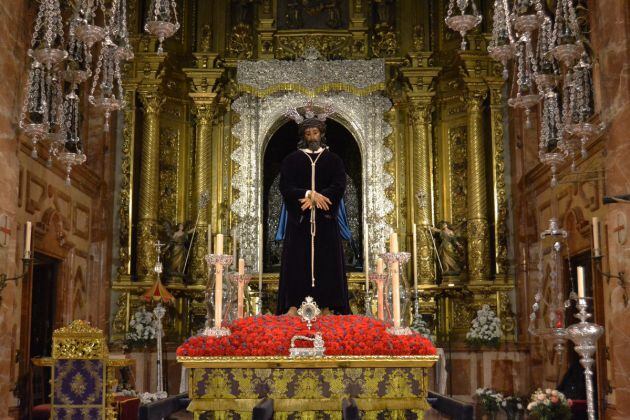 El Señor de La Sentencia de la Hermandad de La Macarena dispuesto sobre sus andas para el vía crucis de este viernes