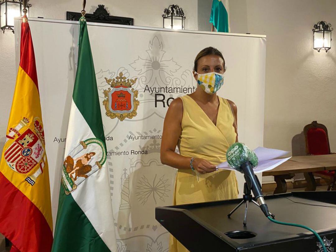 La regidora rondeña ha recordado cuáles son las nuevas medidas para frenar la propagación del virus. 