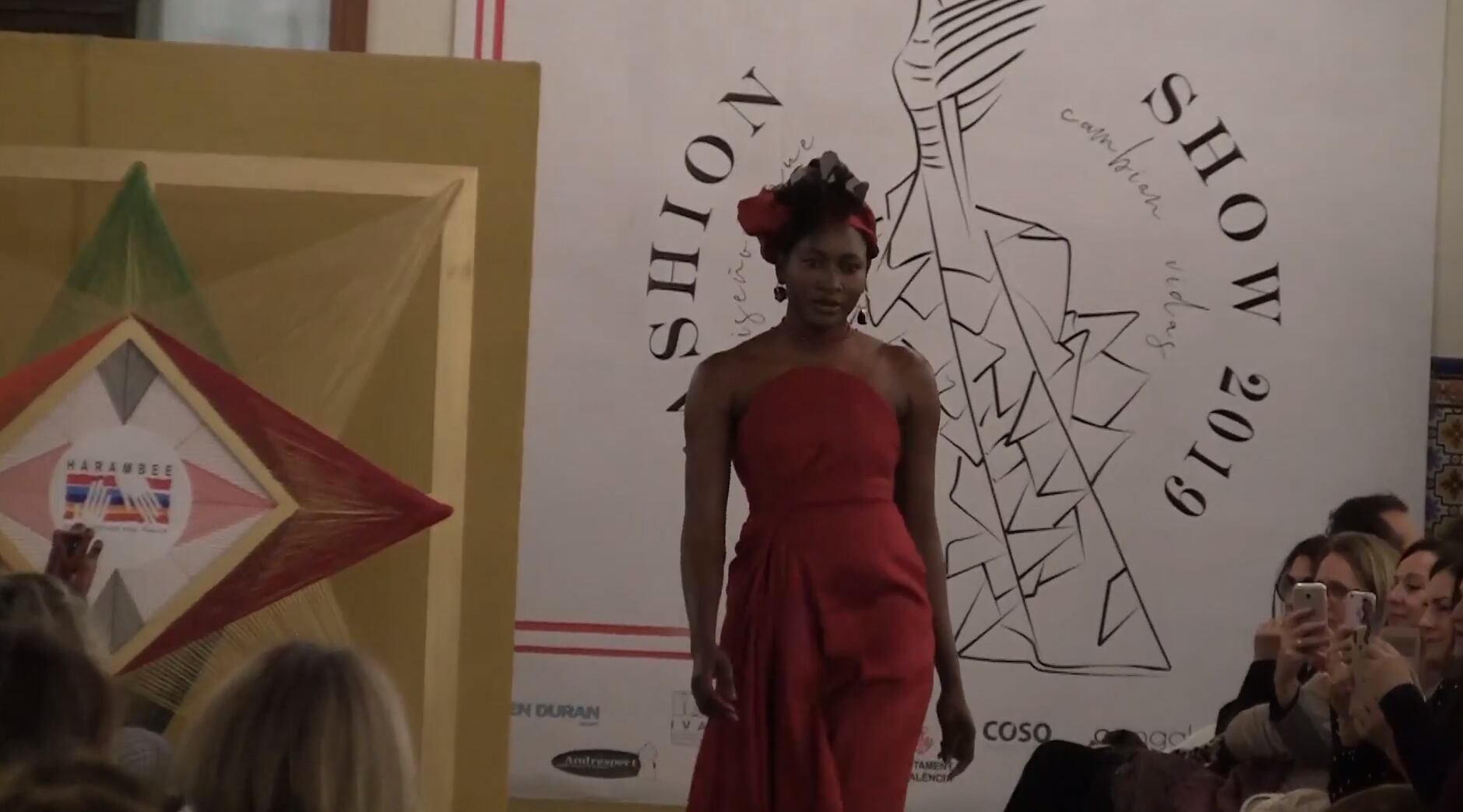 Pasarela de moda en "Diseños que cambias vidas" (archivo)