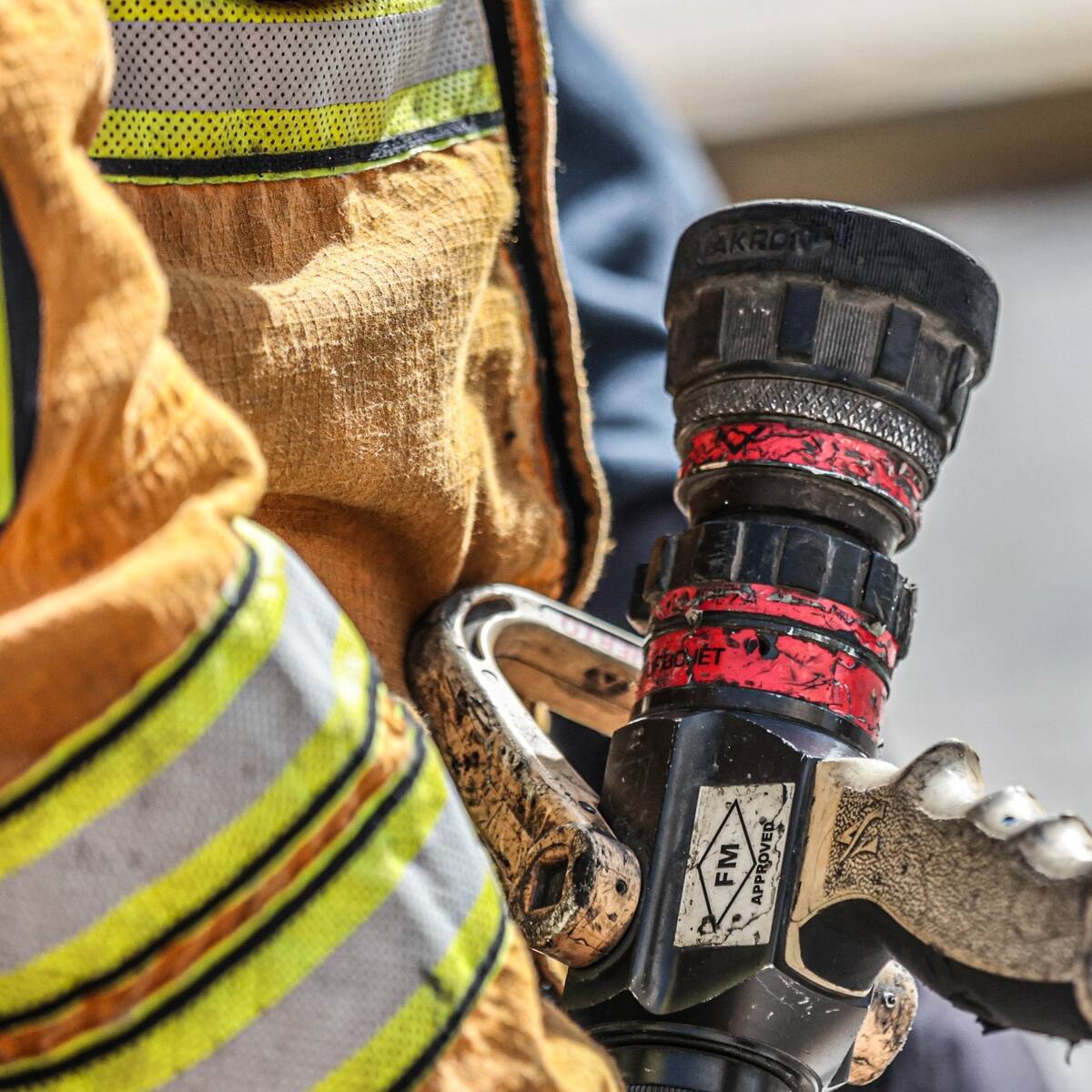 Varios conatos de incendio en Petrer alertan sobre el peligro de los petardos