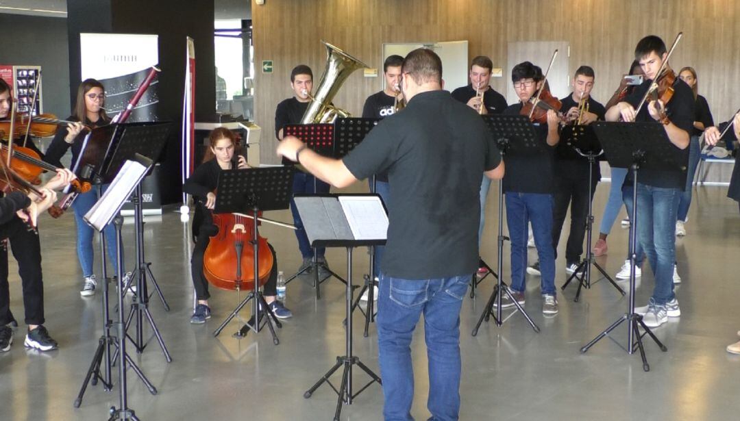 Actuación de la Joven Orquesta de la UMH