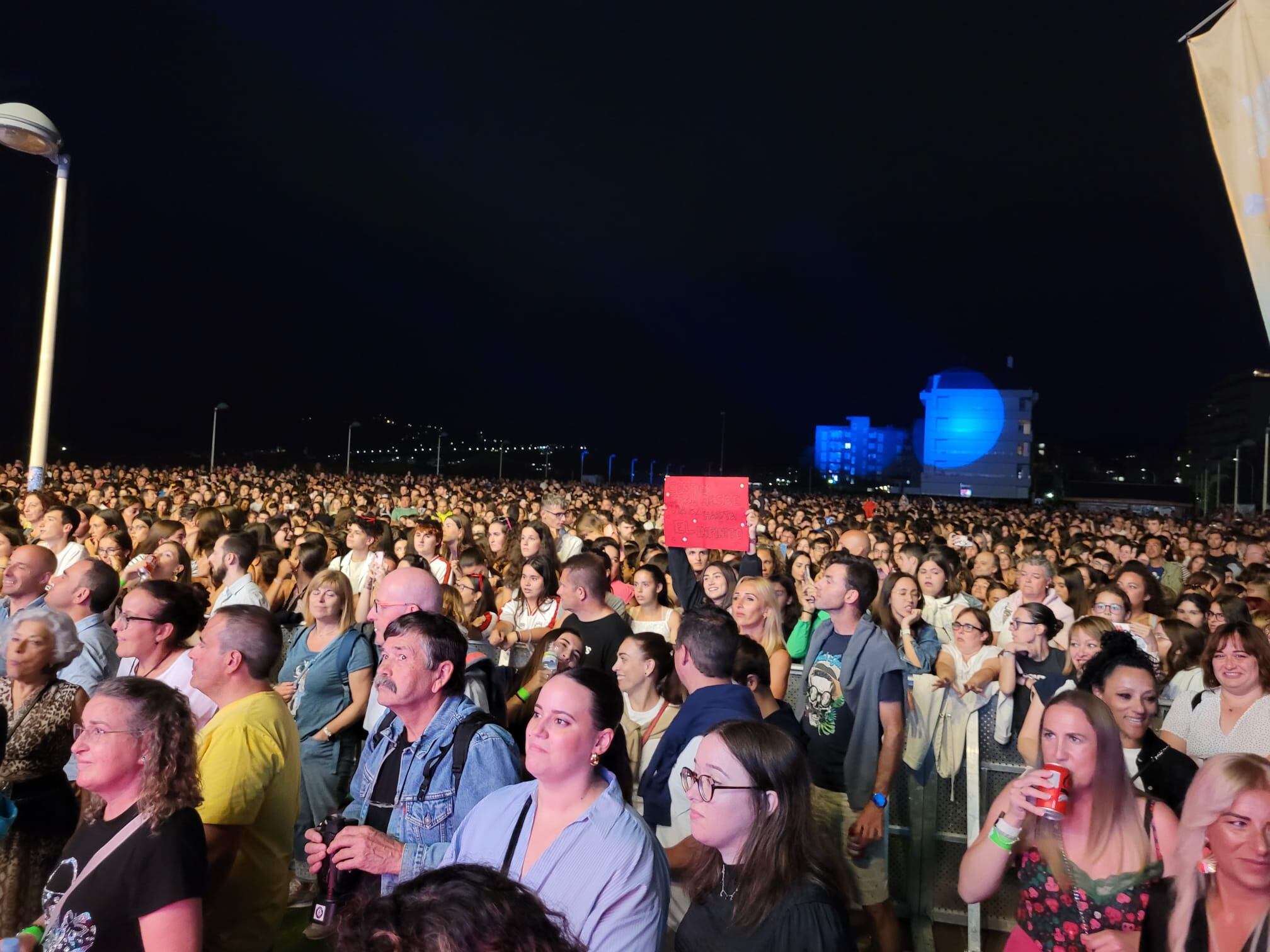 Los asistentes en Laredo al festival Los40 Summer Live disfrutaron de las mejores voces femeninas y masculinas del país. Un festival &#039;Made in Spain&#039;