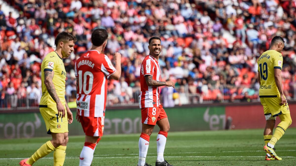 Jonathan Viera, más cerca del "sí" al nuevo Almería