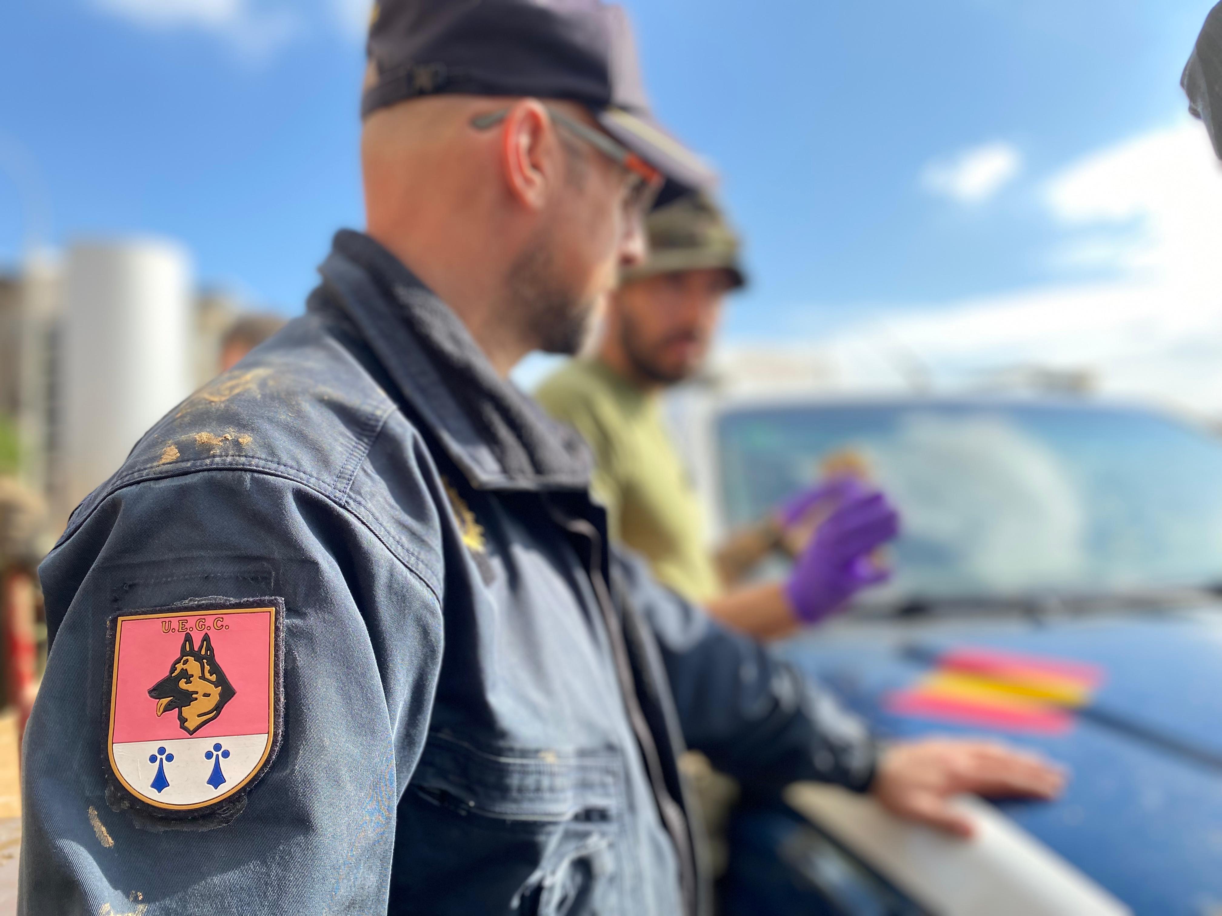 Miembros del equipo canino de la Policía Nacional.