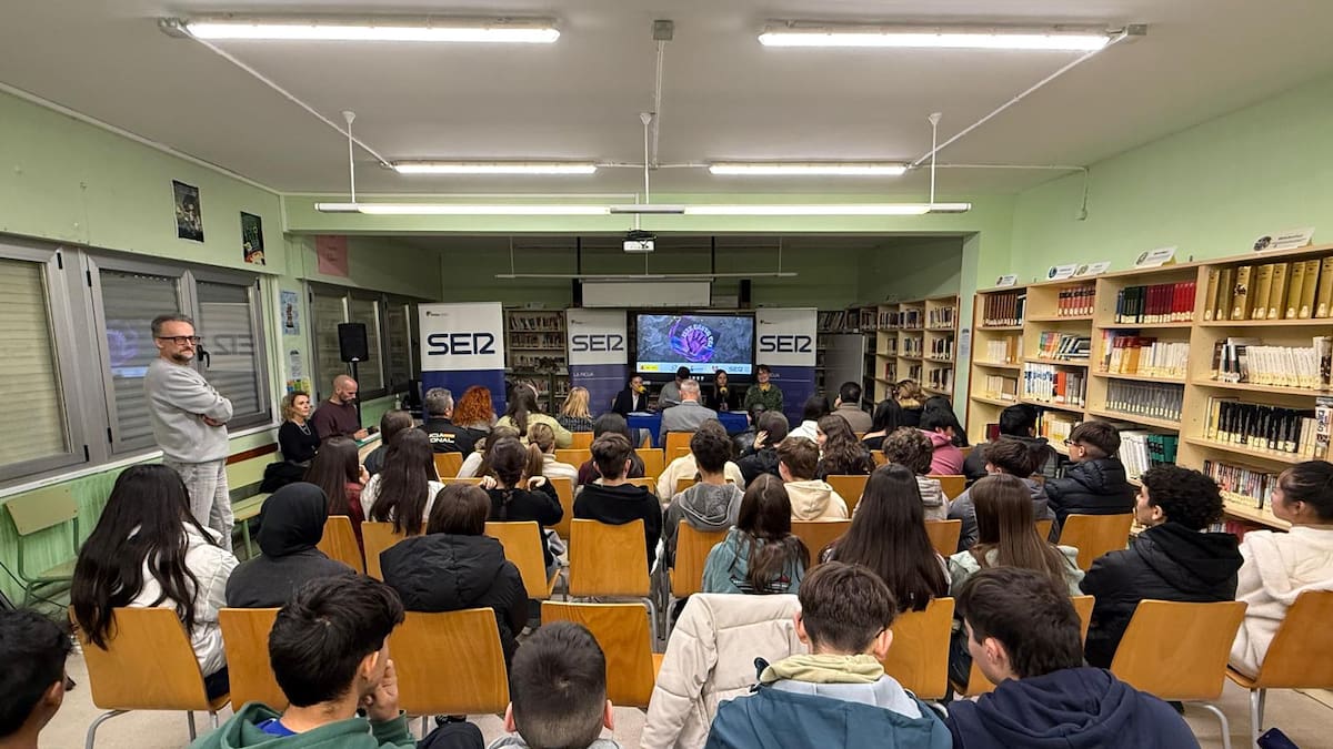 Expertos y alumnos del IES Valle del Oja debaten sobre la violencia machista entre la juventud en los III Encuentros ¡Basta ya!