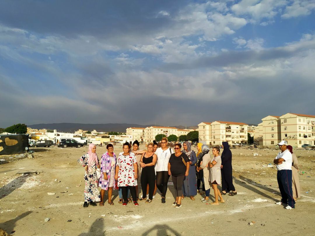 Vecinos protestas por la acumulación de basura.