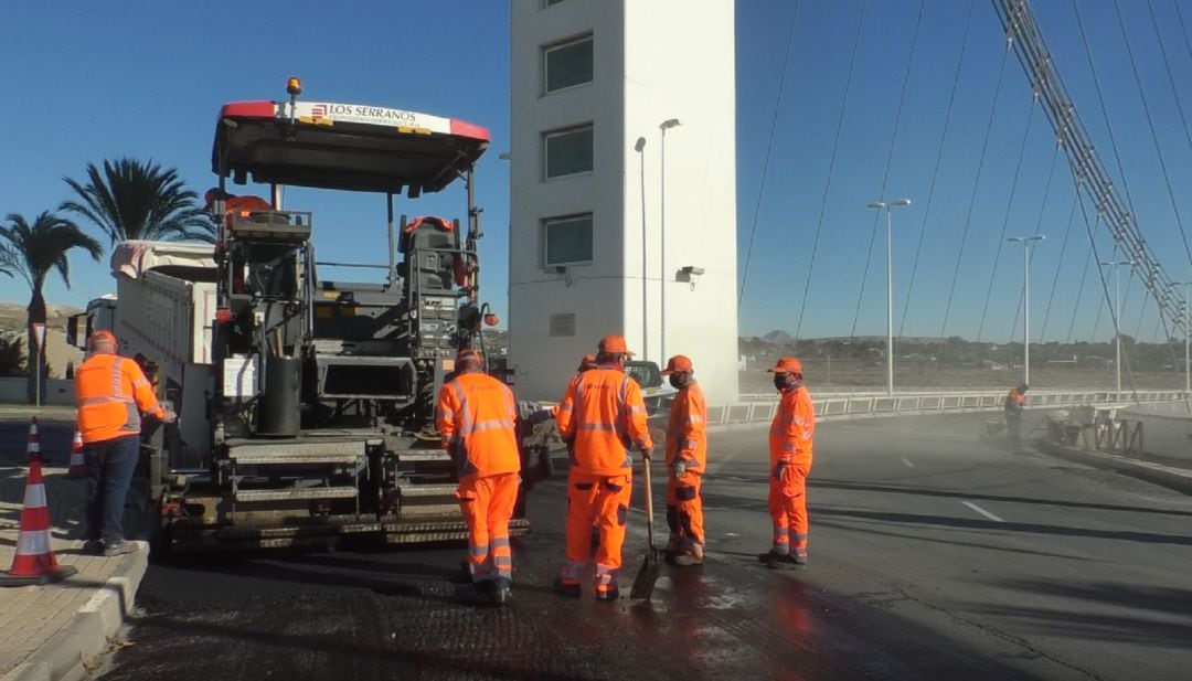 Asfaltado del Pont del Bimil·lenari