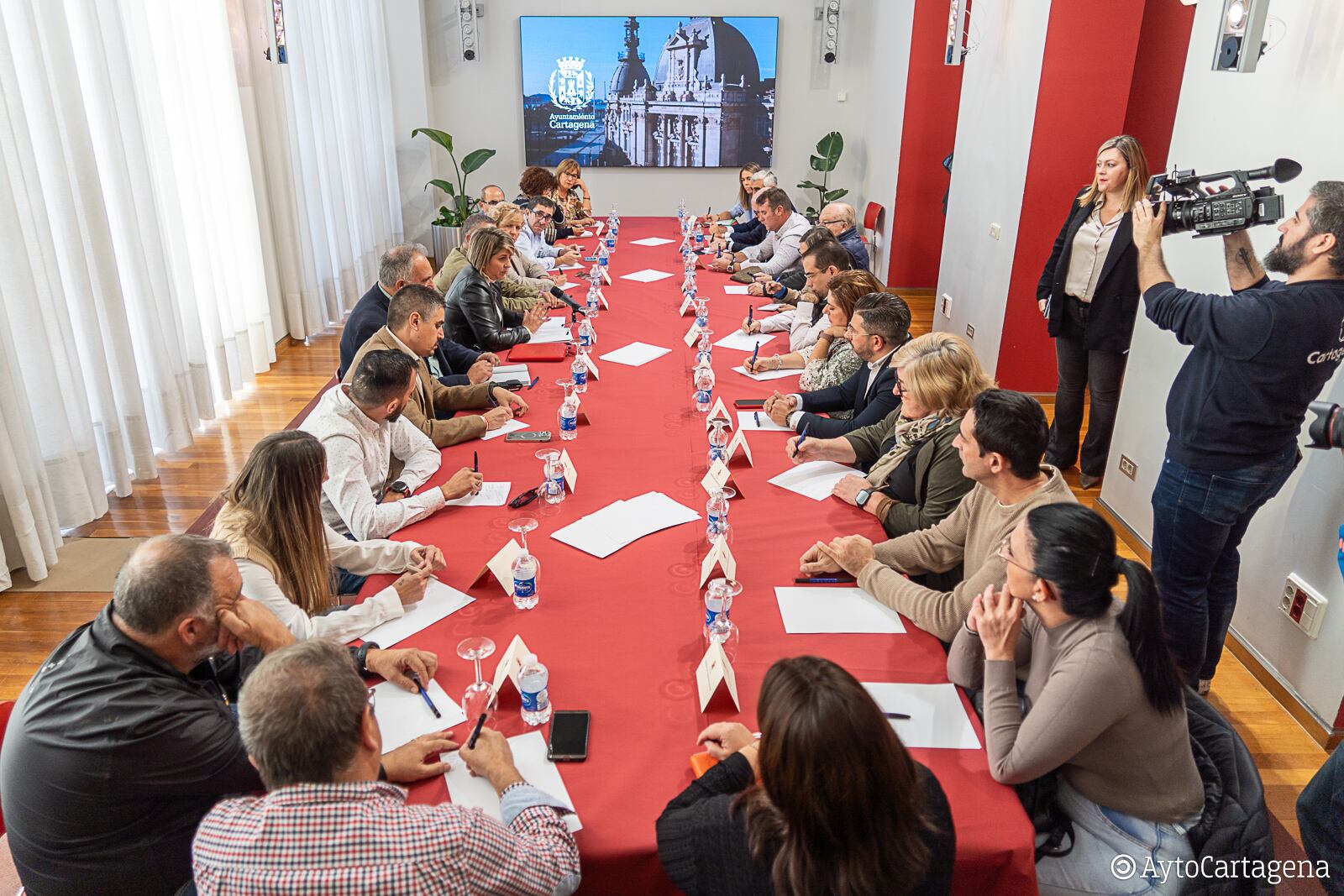 Reunión de vecinos y Ayuntamiento