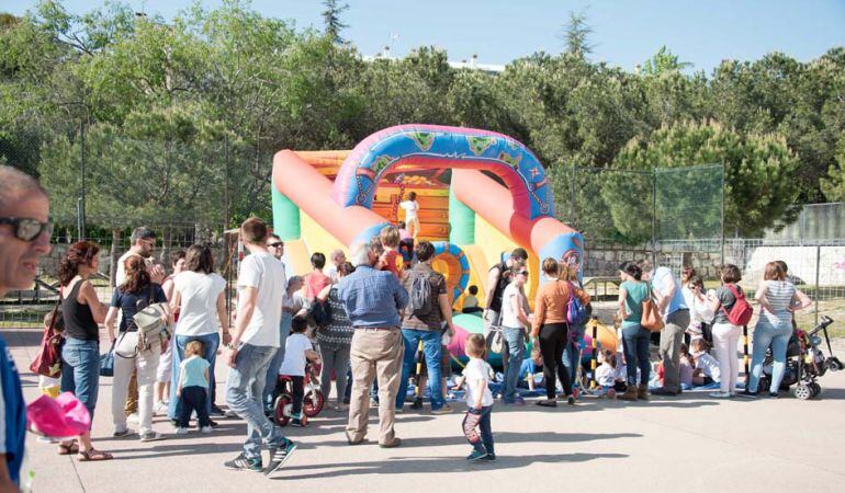 Los castillos hinchables son uno de los muchos atractivos del fin de semana de las familias