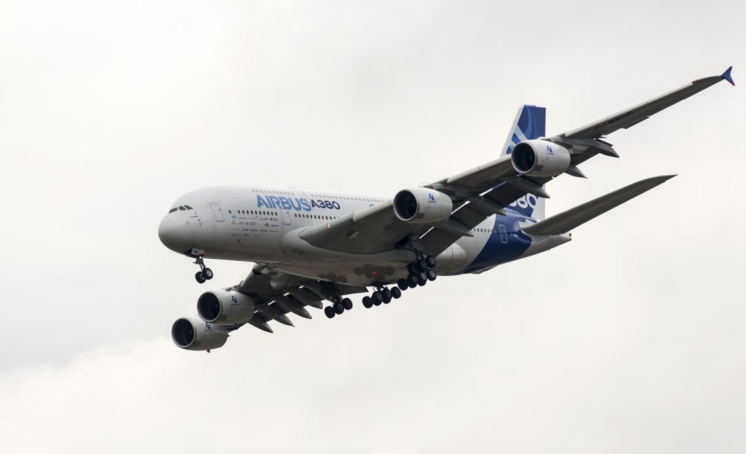 El grupo europeo Airbus dejará de fabricar su avión gigante A380.