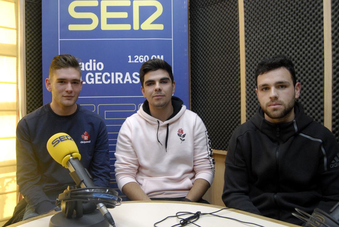 Javier, Curro y Darío son alumnos del IES Castilla del Pino y denuncia la ausencia de un profesor desde el inicio del curso.