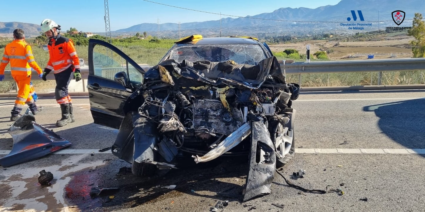 Uno de los vehículos destrozados en el siniestro en Coín (Málaga)