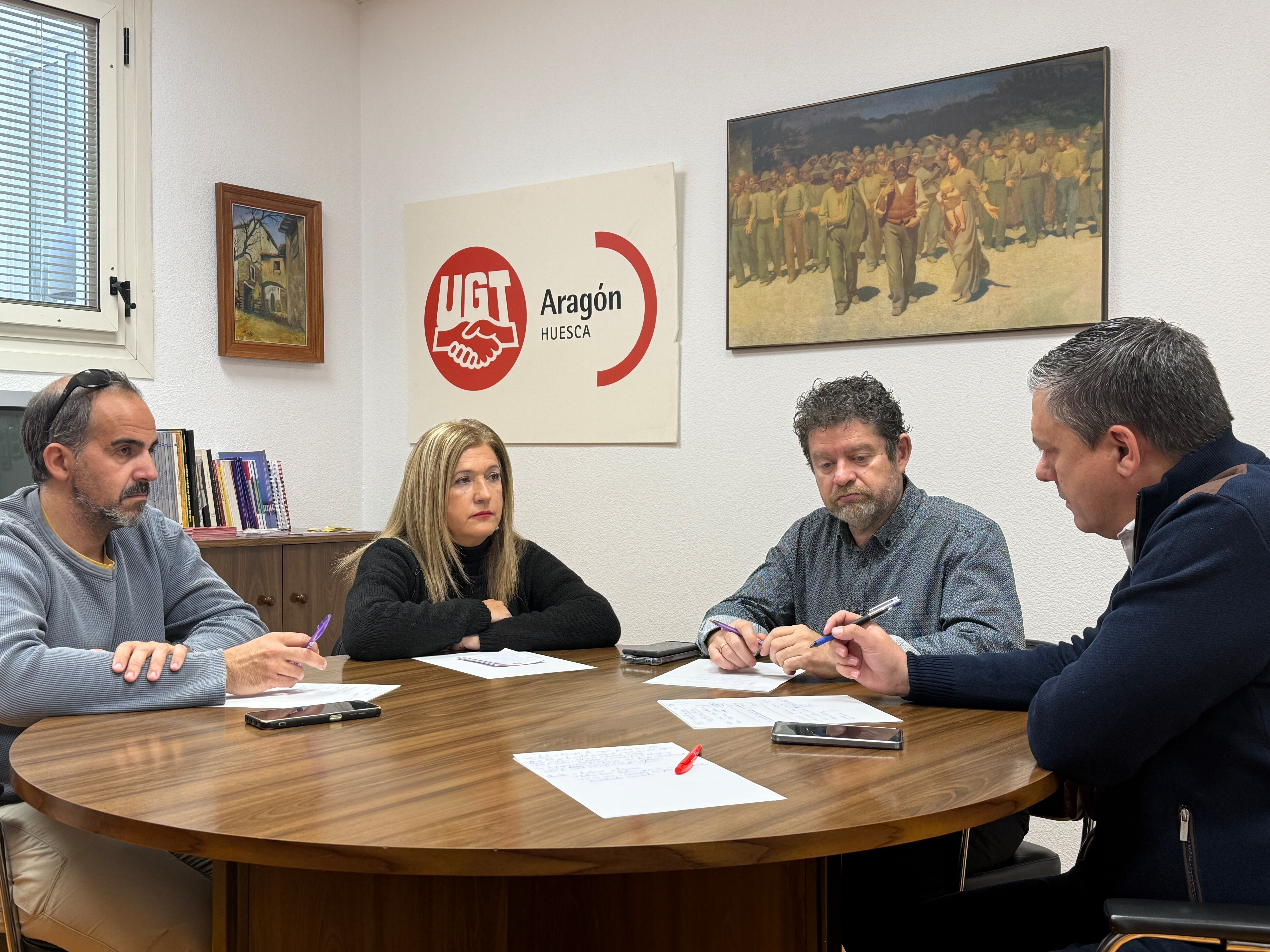 Fernando Sabés (PSOE) en la reunión en UGT Huesca