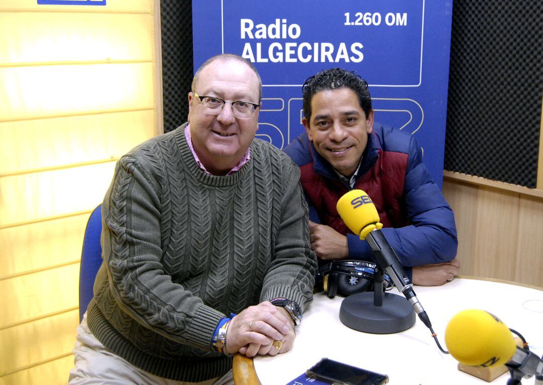 Juan Manuel Dicenta y Carlos Vargas, presidente de la Sociedad del Cante Grande de Algeciras.