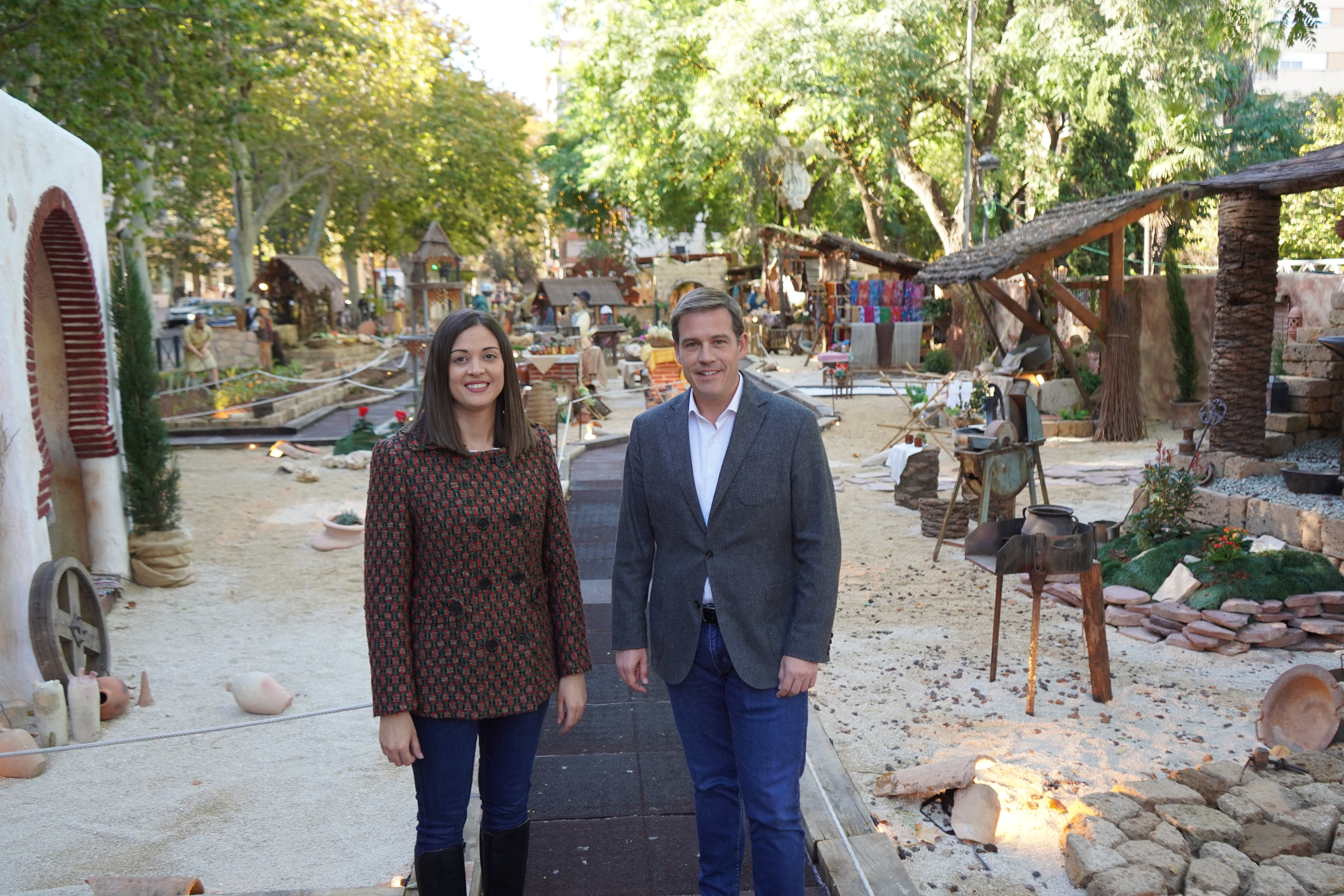 El alcalde Roger Cerdà y la concejala María Beltrán. Fuente: Ajuntament de Xàtiva