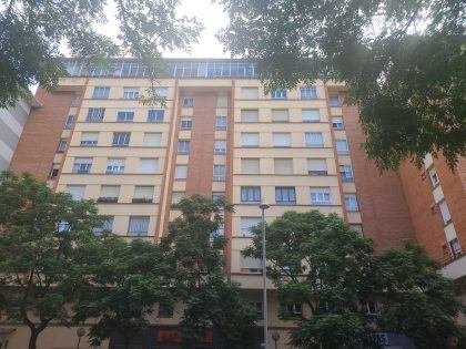 Fachada de la calle Reyes de Navarra, 44 - 46, que será rehabilitada.