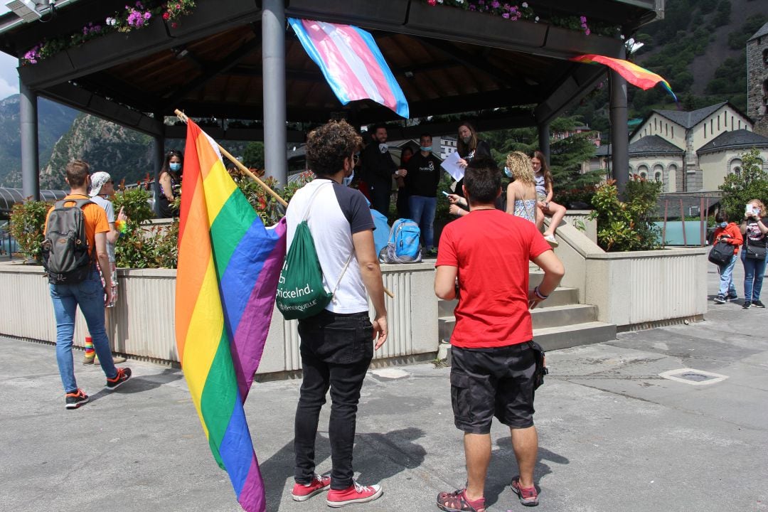 Concentració amb motiu del dia de l'Orgull.