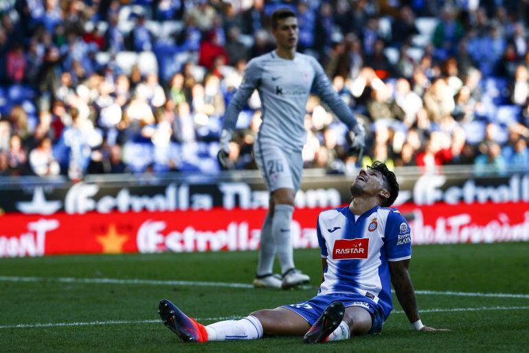 Hernán Pérez, desesperado ante la mirada de Kepa
