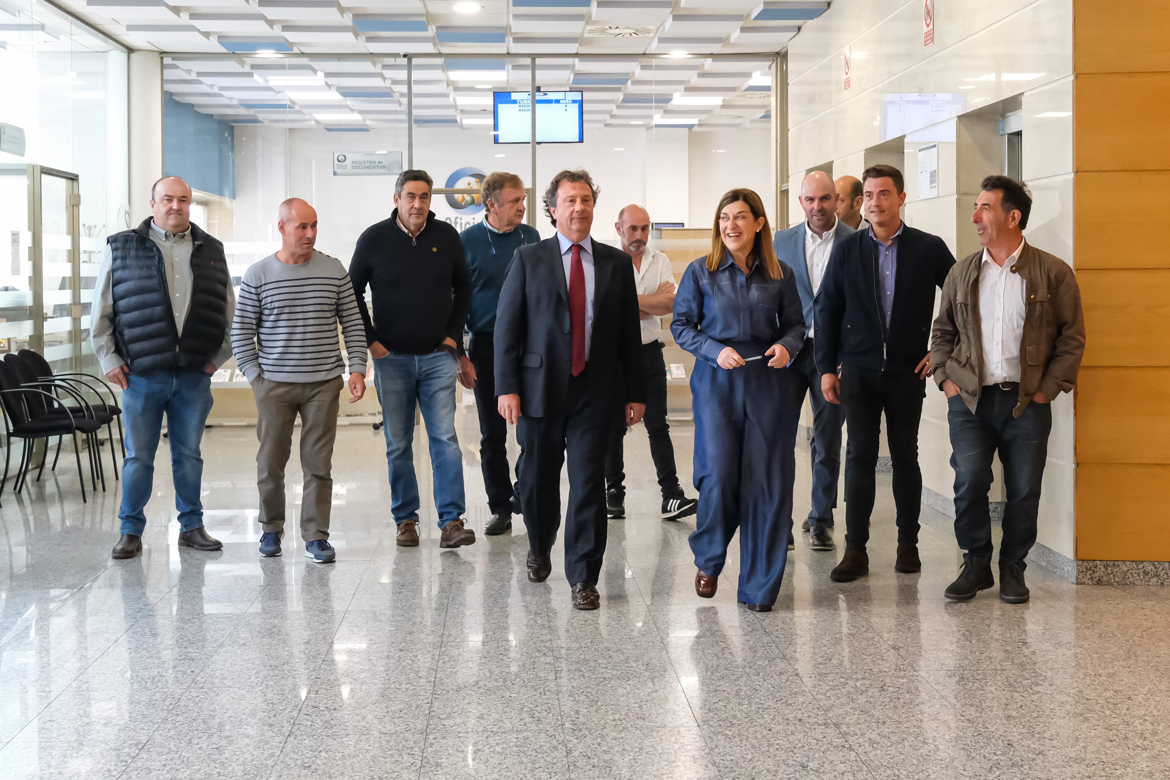 11:00 horas. Sala de Prensa del Gobierno. La presidenta de Cantabria, María José Sáenz de Buruaga, firma un pacto con el sector ganadero. 29 de abril de 2023 © Raúl Lucio