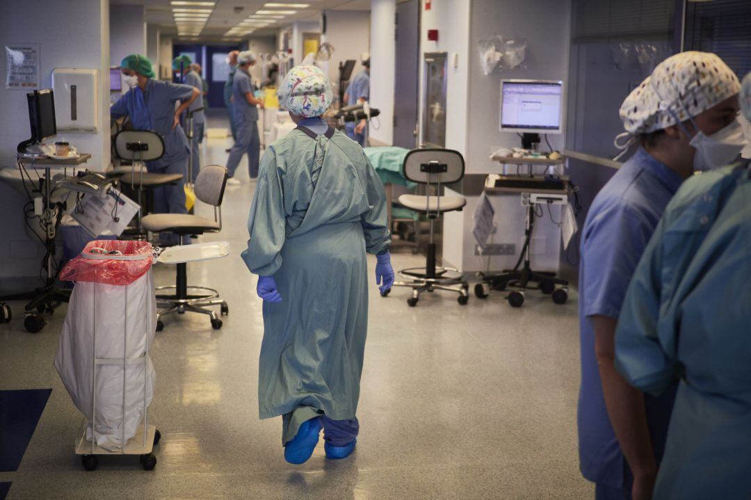 Una empleada sanitaria