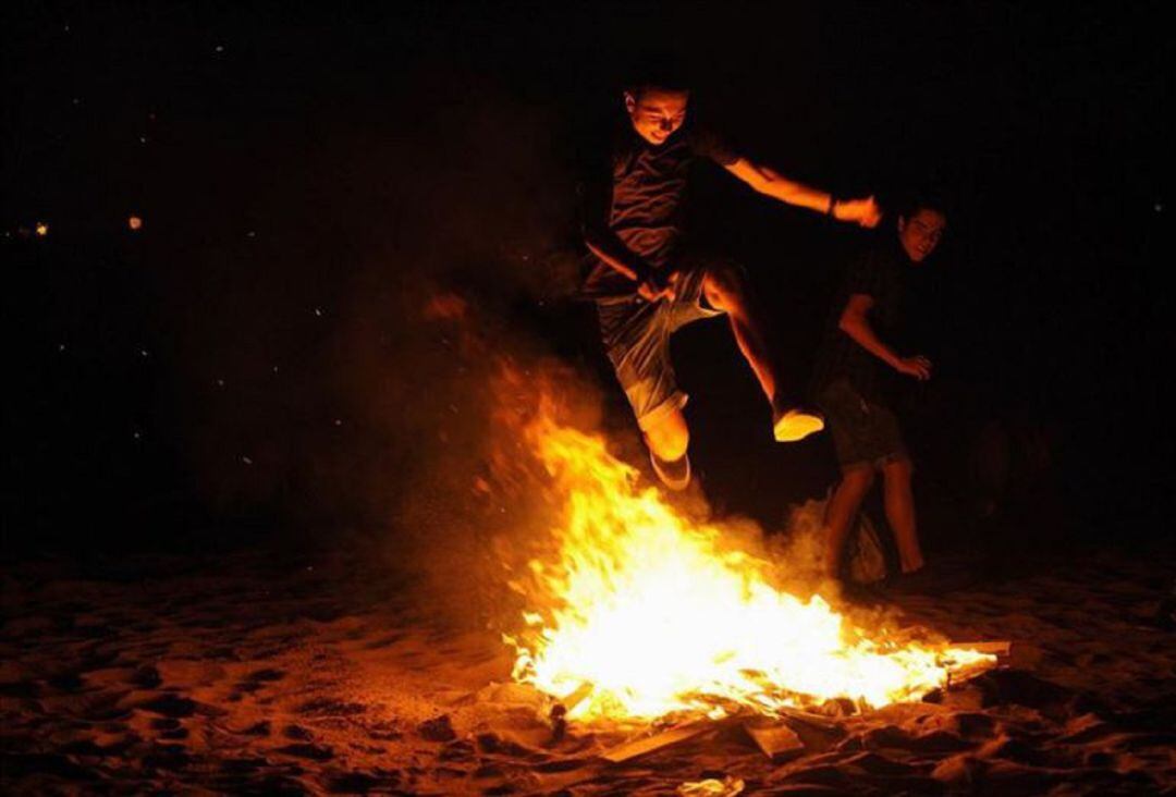 Hoguera de la noche de Sant Joan