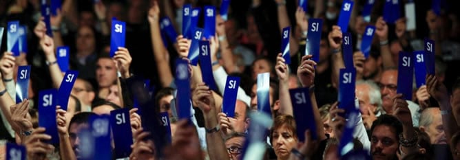 Votaciones en la Asamblea de compromisarios del FC Barcelona, en la que los socios azulgranas deberán aprobar, entre otros puntos, el presupuesto para la temporada 2011/12, así como votar tres acuerdos distintos como el del patrocinio entre la entidad y Q