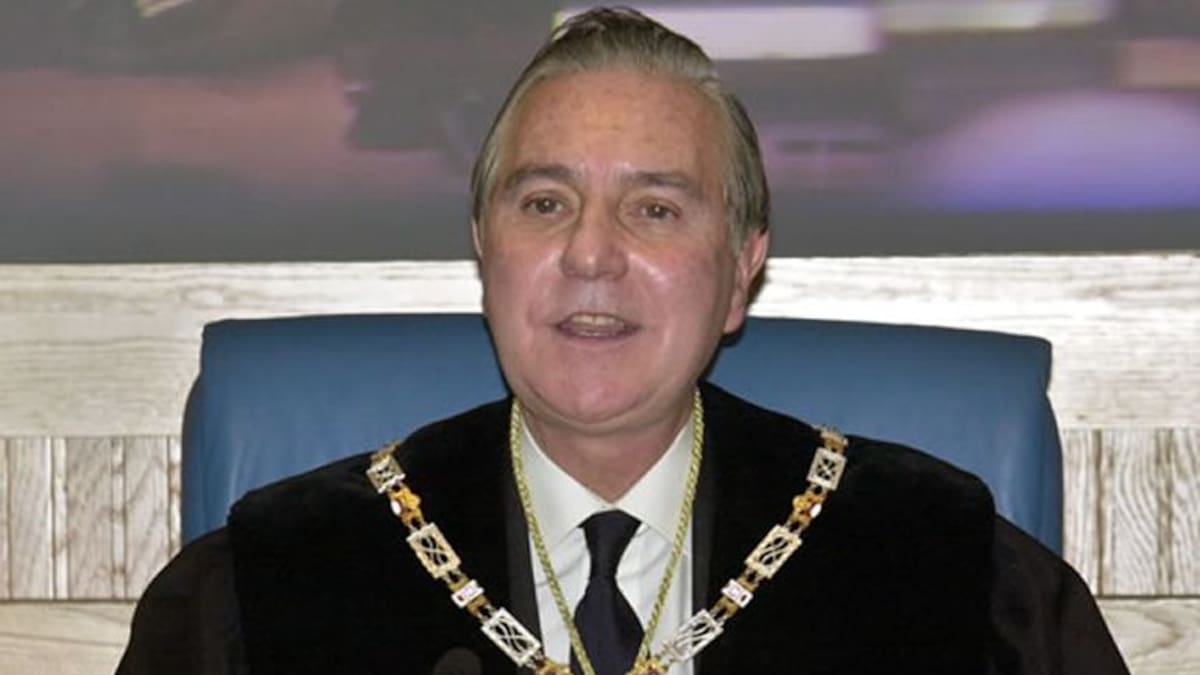 Interior retira la escolta a Carlos Dívar