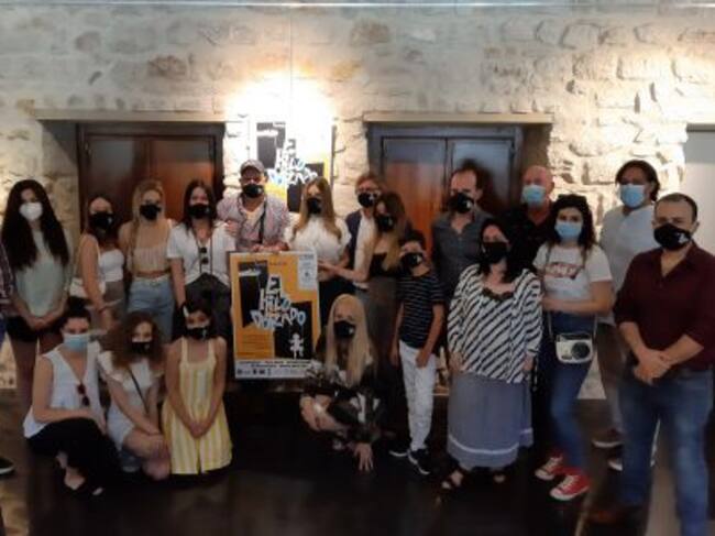 Parte del equipo de la película "El hilo dorado" de Tomás Aceituno