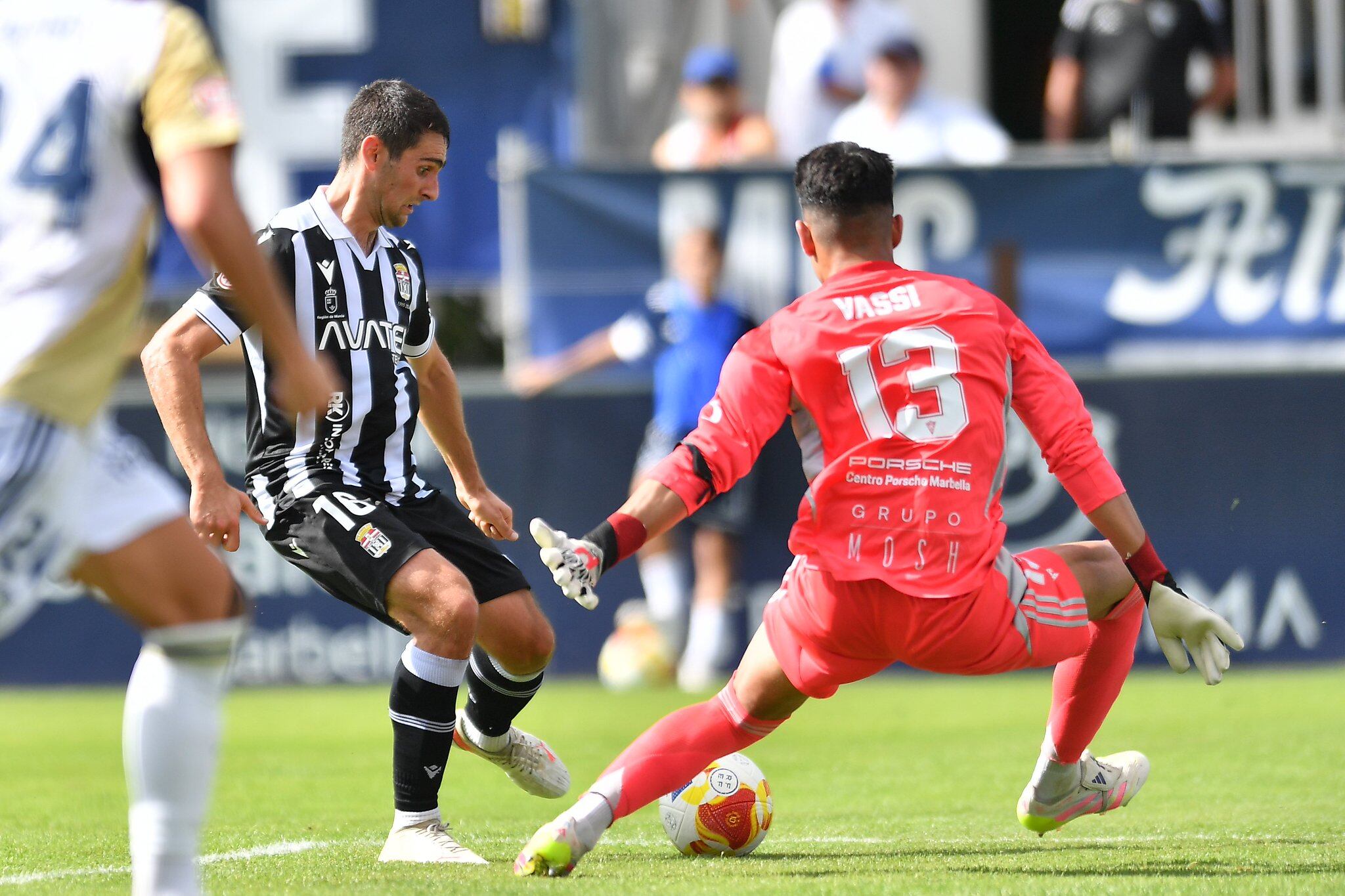 Ánder Martín frente al meta