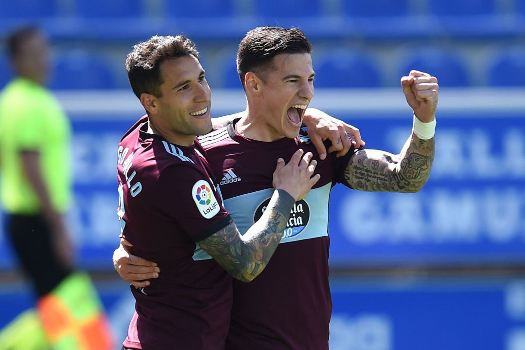 Santi Mina celebra el 0-3 en Mendizorroza