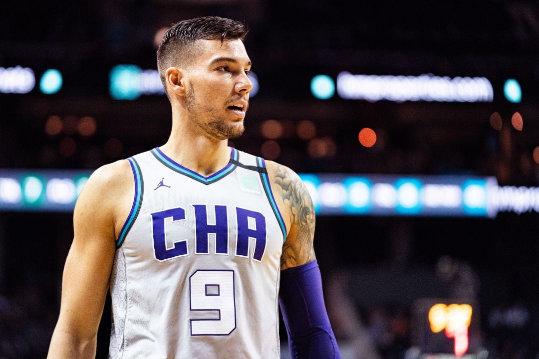 Willy Hernangómez, durante un partido con los Hornets contra los Bucks.