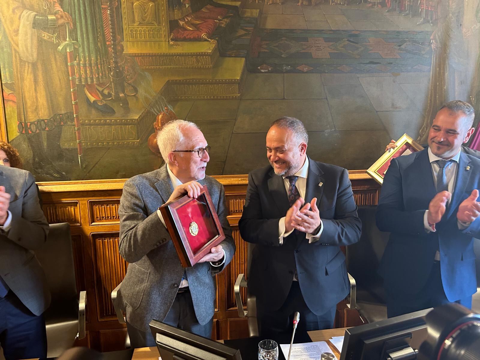 Entrega de la Medalla de Oro de la provincia de León a Luis Mateo Diez