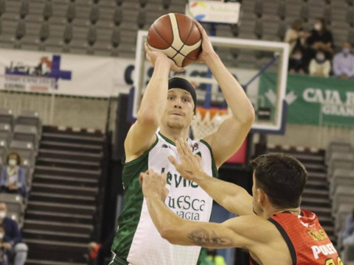 UDEA Algeciras se hace con el ala-pívot Rowan Maverick