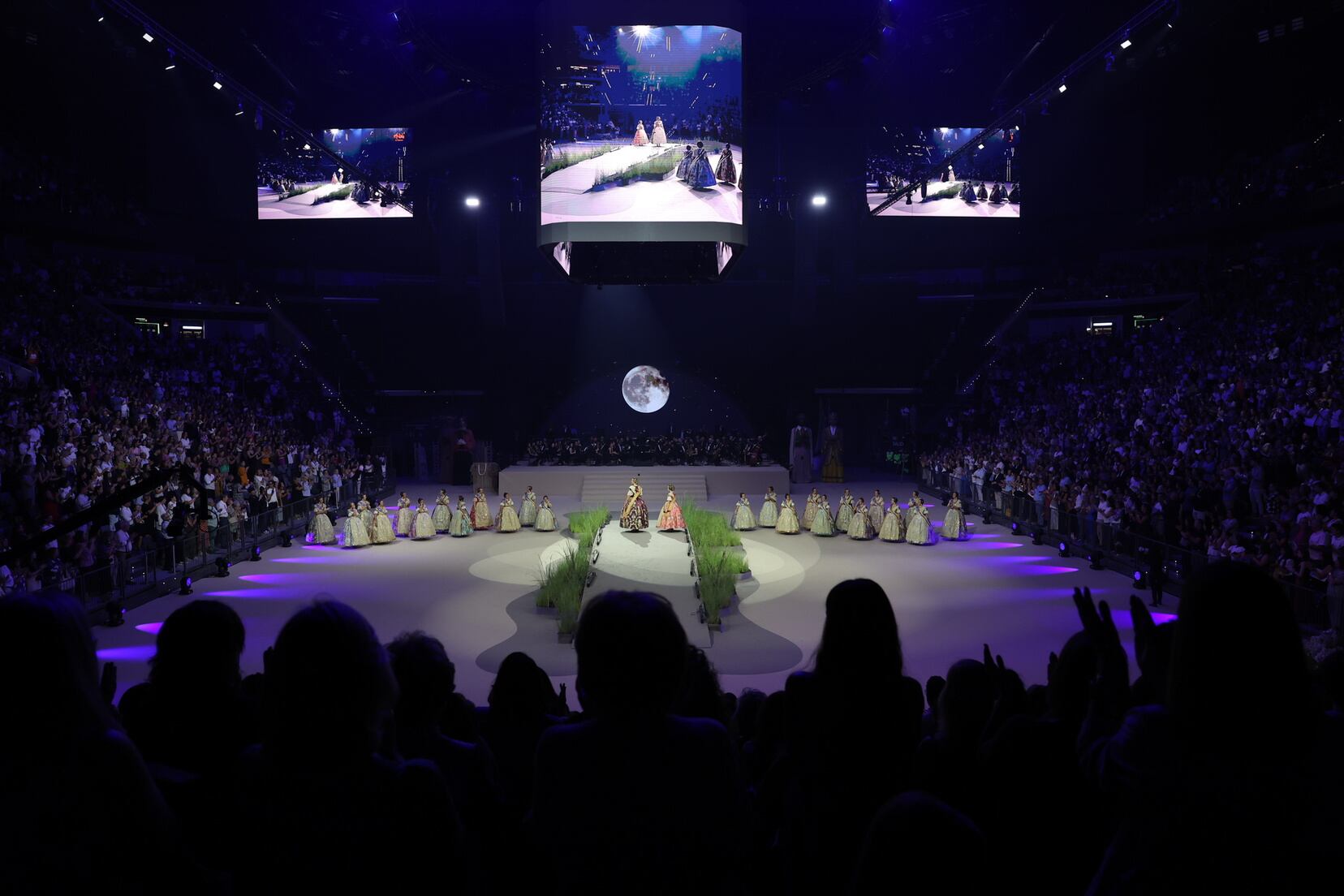El Roig Arena acoge por primera vez la gala de elección de candidatas a Falleras Mayores de València