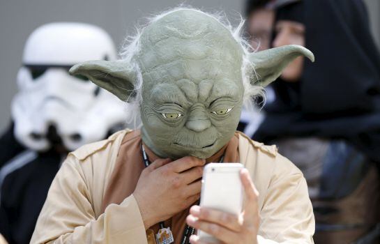 Un fan vestido de Yoda un evento de &#039;Star Wars&#039; en Tokio.