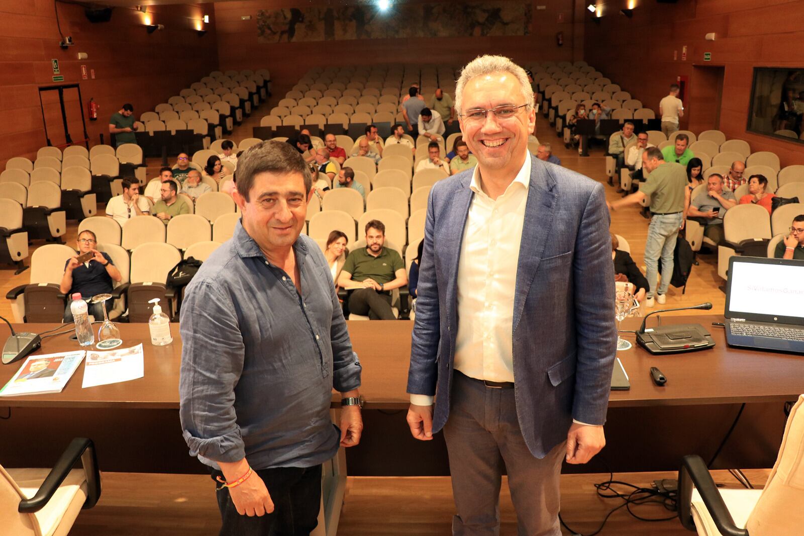 El secretario general del PSOE de Jaén, Francisco Reyes, junto al secretario federal de Estrategia y Acción Electoral del PSOE, Javier Izquierdo, en IFEJA